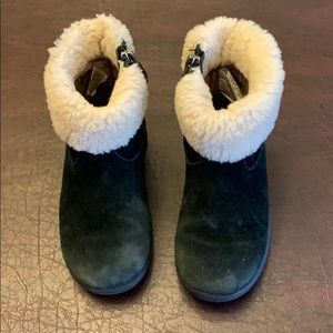 Ugg black fur cuffed bootie